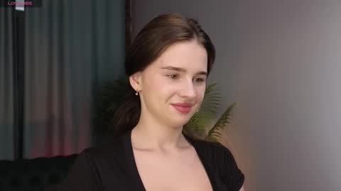 lunaolivia_ online show from 09/22/25, 12:40