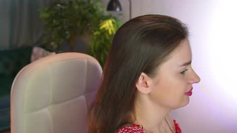 lunaolivia_ online show from 04/29/26, 01:04