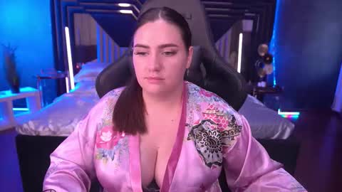 Luna online show from 09/08/25, 02:38