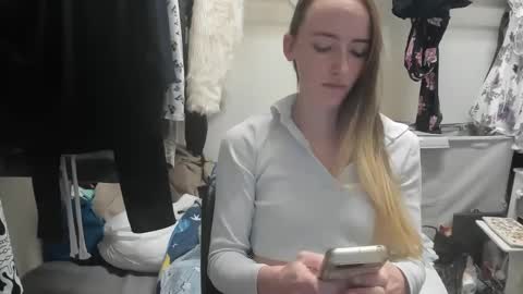 Snapshot of lunapixie2020 chatting on 12/17/24, 02:23 lunapixie2020 online show from 12/17/24, 02:23