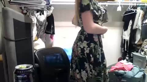 Snapshot of lunapixie2020 chatting on 02/04/25, 08:35 lunapixie2020 online show from 02/04/25, 08:35