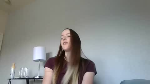 Snapshot of lunapixie2020 chatting on 09/19/25, 06:19 lunapixie2020 online show from 09/19/25, 06:19