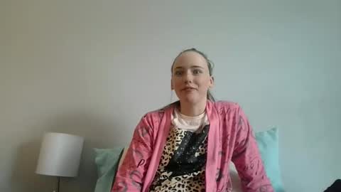 lunapixie2020 online show from 04/14/26, 08:59