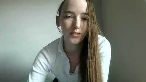lunapixie2020 online show from 05/25/26, 11:22