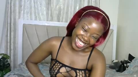 Snapshot of lunar_chocolate000 chatting on 04/09/26, 07:08 Smiley online show from 04/09/26, 07:08
