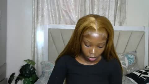 Snapshot of lunar_chocolate000 chatting on 04/10/26, 09:47 Smiley online show from 04/10/26, 09:47