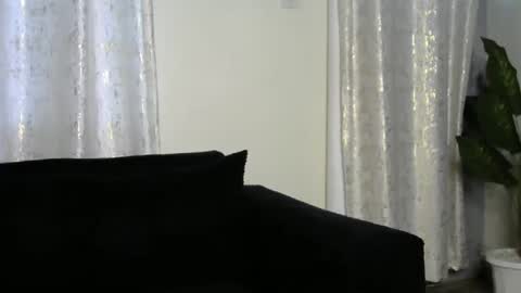 Snapshot of lunar_chocolate000 chatting on 06/01/26, 12:40 Smiley online show from 06/01/26, 12:40