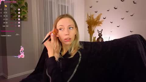 Kelly online show from 11/06/25, 04:30