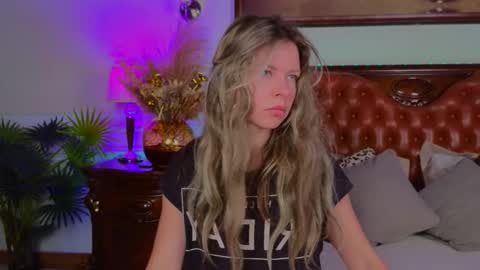 Luna Rishi online show from 11/10/25, 06:01