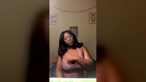 lunarnoelle online show from 02/19/26, 04:08