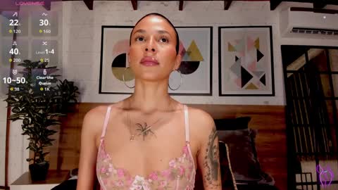 Luna Ruso  online show from 09/17/25, 07:59