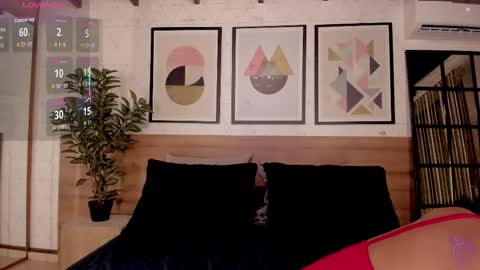 Luna Ruso  online show from 11/09/25, 07:45