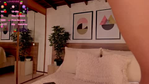 Luna Ruso  online show from 04/05/26, 07:11