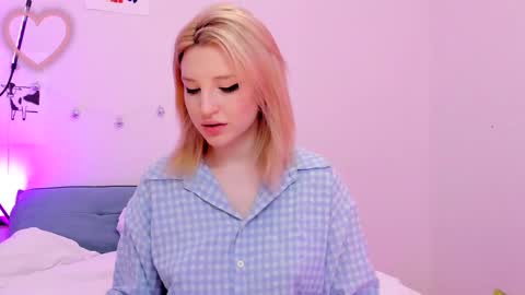 Kate online show from 02/25/25, 03:20