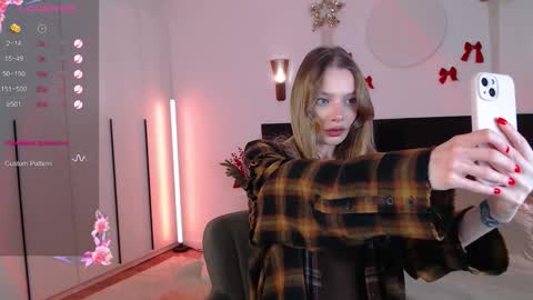 LunaticaBae online show from 01/17/26, 02:49