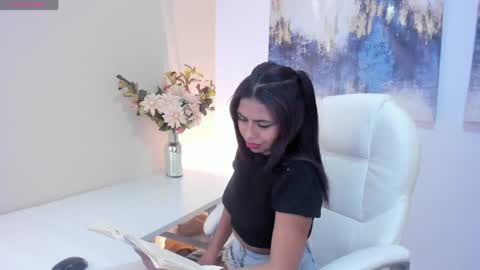 Snapshot of lunavelvet__ chatting on 04/18/26, 03:49 lunavelvet__ online show from 04/18/26, 03:49