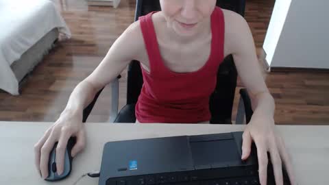 Snapshot of lunavibe_ chatting on 06/03/26, 02:33 lunavibe_ online show from 06/03/26, 02:33
