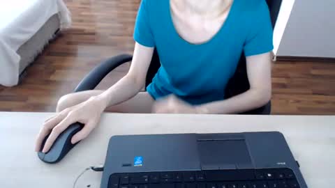 Snapshot of lunavibe_ chatting on 06/13/26, 11:52 lunavibe_ online show from 06/13/26, 11:52