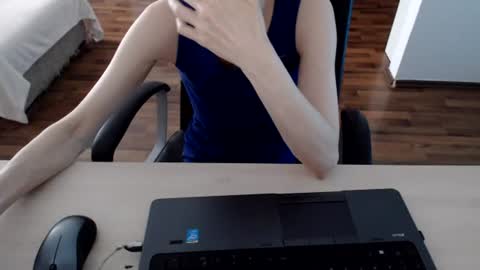 Snapshot of lunavibe_ chatting on 06/14/26, 12:18 lunavibe_ online show from 06/14/26, 12:18