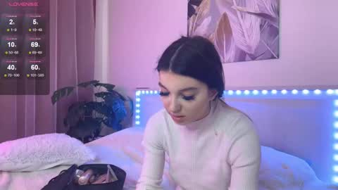 Veronica online show from 12/15/25, 10:52