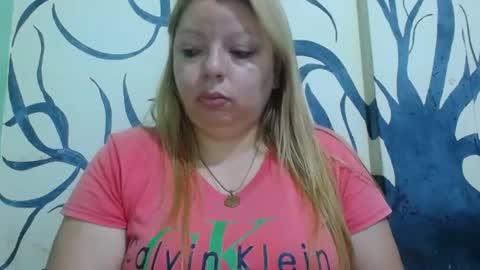 Snapshot of lunay_hot chatting on 07/08/26, 11:26 lunay_hot online show from 07/08/26, 11:26