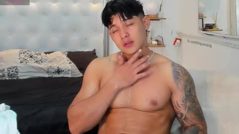 Snapshot of lunay_xtreemboy chatting on 10/22/25, 12:00 Lunay online show from 10/22/25, 12:00