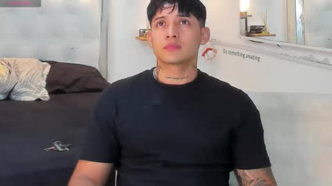 Snapshot of lunay_xtreemboy chatting on 10/23/25, 12:32 Lunay online show from 10/23/25, 12:32