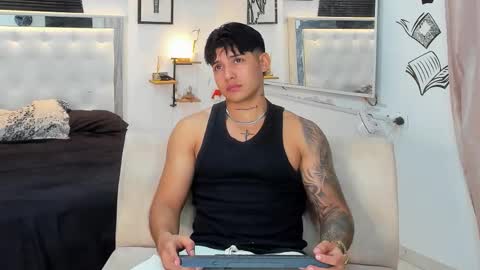 Snapshot of lunay_xtreemboy chatting on 10/31/25, 02:56 Lunay online show from 10/31/25, 02:56