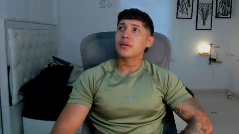 Snapshot of lunay_xtreemboy chatting on 06/20/26, 01:03 Lunay online show from 06/20/26, 01:03