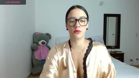 Snapshot of lunayois02 chatting on 12/30/24, 11:59 lunayois02 online show from 12/30/24, 11:59