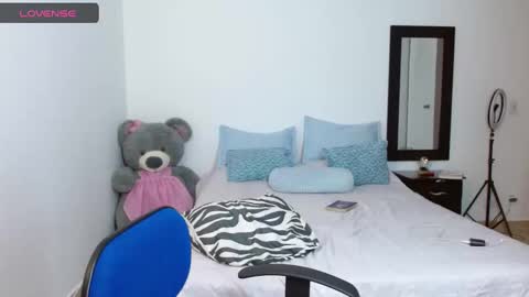 Snapshot of lunayois02 chatting on 01/24/25, 01:45 lunayois02 online show from 01/24/25, 01:45