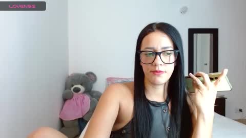 Snapshot of lunayois02 chatting on 02/06/25, 12:54 lunayois02 online show from 02/06/25, 12:54