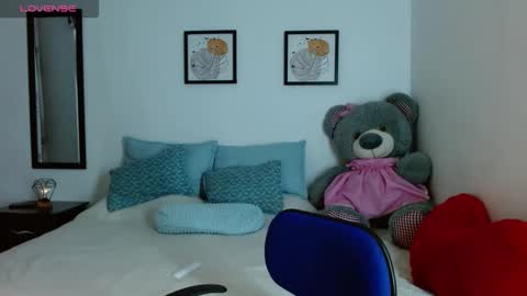 Snapshot of lunayois02 chatting on 10/06/25, 09:40 lunayois02 online show from 10/06/25, 09:40