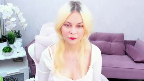 Snapshot of lune_fallenstar chatting on 06/09/26, 02:23 Lune FallenStar online show from 06/09/26, 02:23