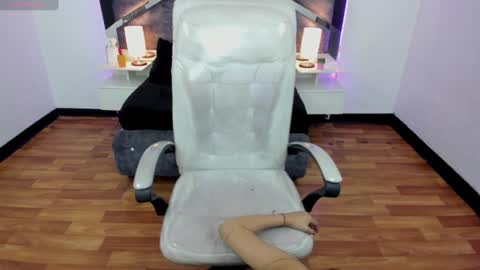 Snapshot of lunitaa18 chatting on 02/06/25, 02:55 V A L E R I A online show from 02/06/25, 02:55