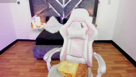 Snapshot of lunitaa18 chatting on 02/22/25, 01:22 V A L E R I A online show from 02/22/25, 01:22