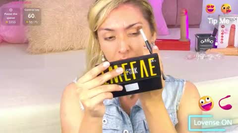 lunitadiva online show from 11/17/25, 12:55