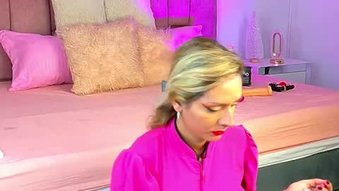 lunitadiva online show from 12/19/25, 03:19