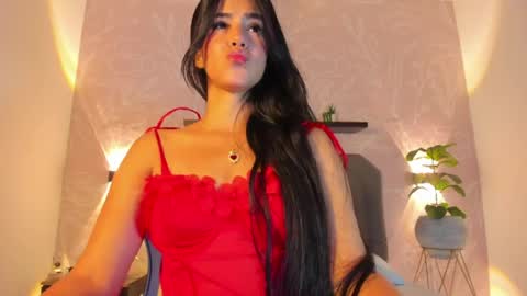 Snapshot of lunna_celeste chatting on 04/30/26, 12:33 L U N A online show from 04/30/26, 12:33