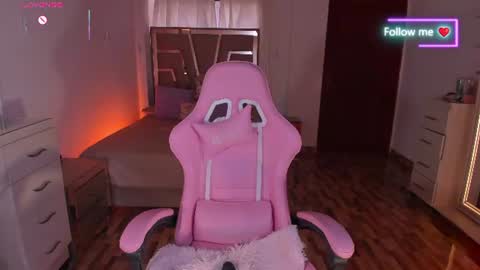 Snapshot of lunna_roosee chatting on 07/11/26, 06:43 LUNA ROSE online show from 07/11/26, 06:43
