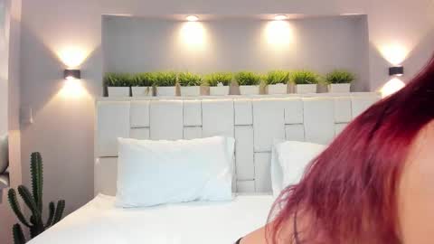 L U N N A online show from 01/08/26, 04:15