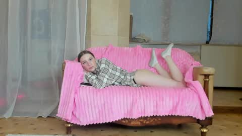 Snapshot of lunnraiz chatting on 04/20/26, 03:37 Luna online show from 04/20/26, 03:37