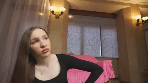 Snapshot of lunnraiz chatting on 05/01/26, 03:49 Luna online show from 05/01/26, 03:49