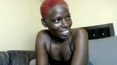 Snapshot of luo_queen chatting on 06/12/26, 02:38 luo_queen online show from 06/12/26, 02:38
