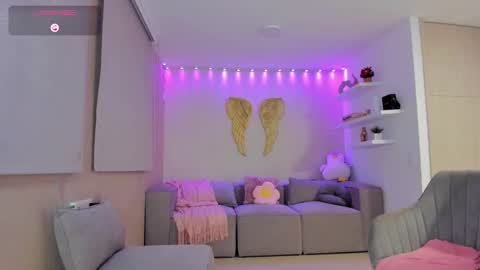 Snapshot of lupe_jones22 chatting on 10/14/25, 01:50 Lupe - Independent online show from 10/14/25, 01:50