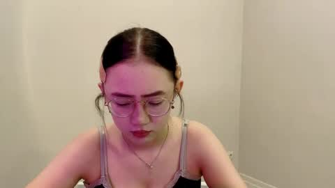 Snapshot of lupefaulker chatting on 05/15/26, 01:18 Roxie online show from 05/15/26, 01:18