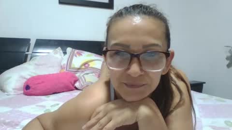 Snapshot of lupitavega_ chatting on 09/10/25, 10:59 Lupita online show from 09/10/25, 10:59