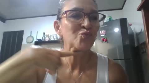 Snapshot of lupitavega_ chatting on 09/18/25, 07:27 Lupita online show from 09/18/25, 07:27
