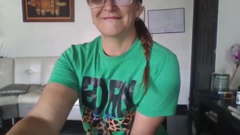 Snapshot of lupitavega_ chatting on 10/11/25, 03:43 Lupita online show from 10/11/25, 03:43
