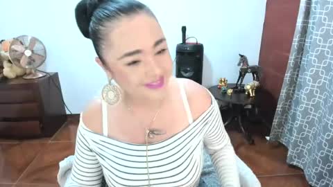 Snapshot of luscious86 chatting on 06/13/26, 06:50 PAULINA online show from 06/13/26, 06:50